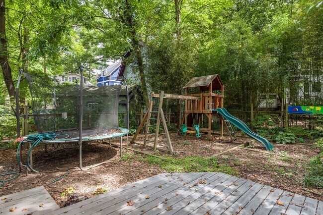 Building Photo - 3 Bed 2.5 Bath - Takoma Park Craftsman - Spacious Rear Deck