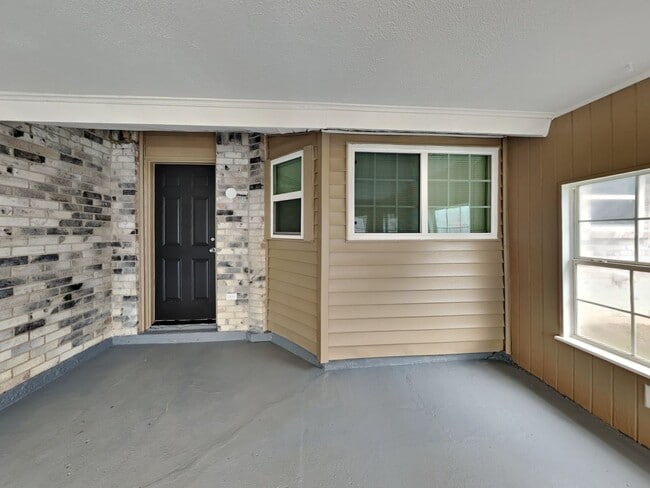 Building Photo - Move-In Ready 4BR Home in Arlington | Sunroom & Large Yard near DFW