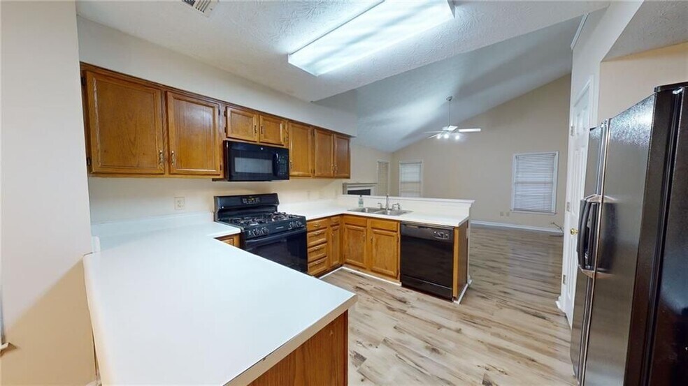 Building Photo - 110 Beaverwood Ln