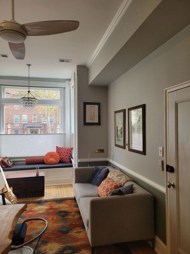 Building Photo - Charming 2 BR/1 BA Ground Level Condo Unit...