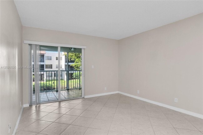 Building Photo - 100 Lakeview Dr