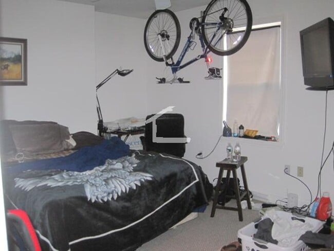 Building Photo - Nice 4 bed in Allston