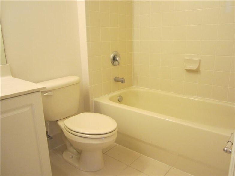 Building Photo - 419 SW 147th Ave