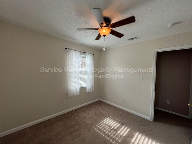 Building Photo - 3227 Fresno Ave