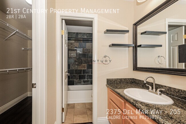 Building Photo - 2375 Del Mar Way