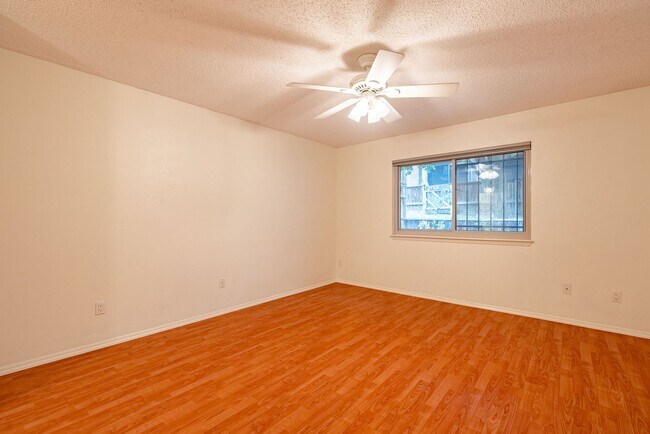 Building Photo - Stunning 2 Bedrooms, 2 Bathrooms in Quail ...