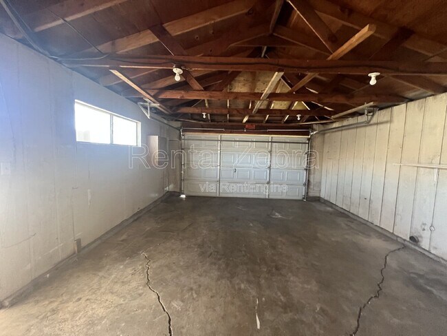 Building Photo - 1836 Cheyenne Dr