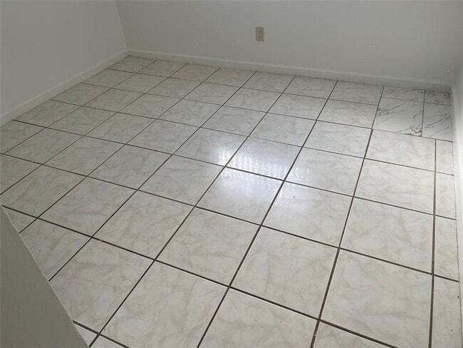 Building Photo - 361 NE 30th St