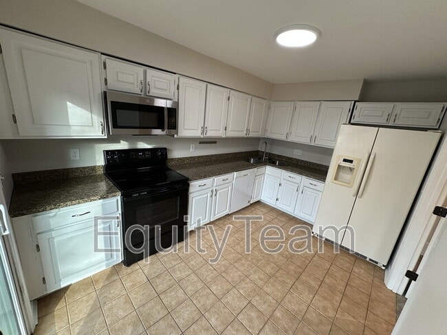 Building Photo - 9133 Dominion Cir