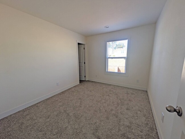 Building Photo - 6656 Pentz Rd