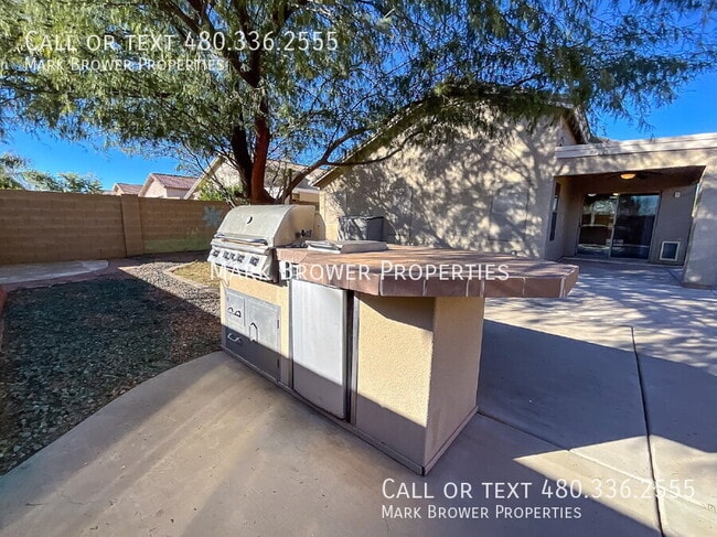 Building Photo - 1255 E Elm Rd