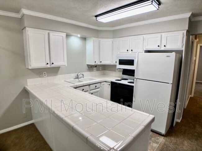 Building Photo - 567 N 200 E