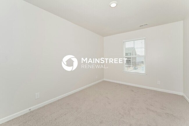 Building Photo - 4 Bedroom Pet-Friendly Home in KNOXVILLE, TN with Main Street Renewal