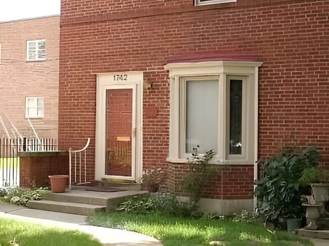 Building Photo - 1742 E Broad St