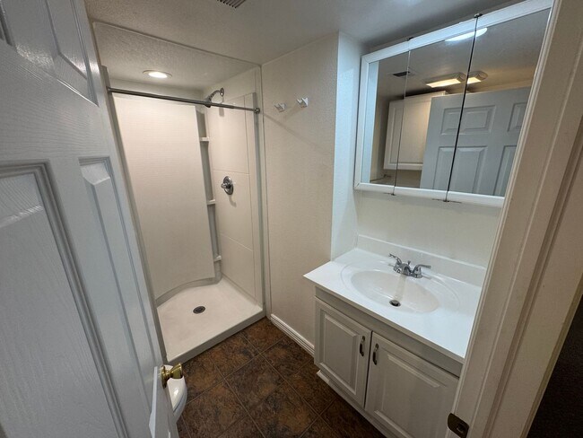 Building Photo - LEASING! Available June 30th
