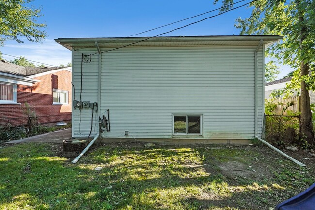 Building Photo - BEAUTIFUL 3 BED 1.5 BATH HOME  IN OAK PARK MI