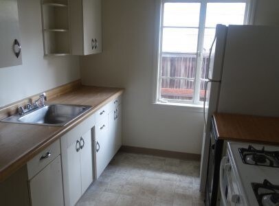 Building Photo - One bedroom walking distances to Broadway Ave