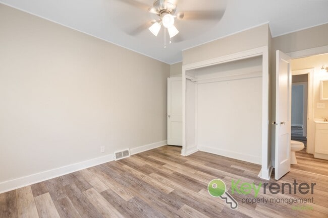 Building Photo - 3 Bed 1 Bath In Quiet Neighborhood