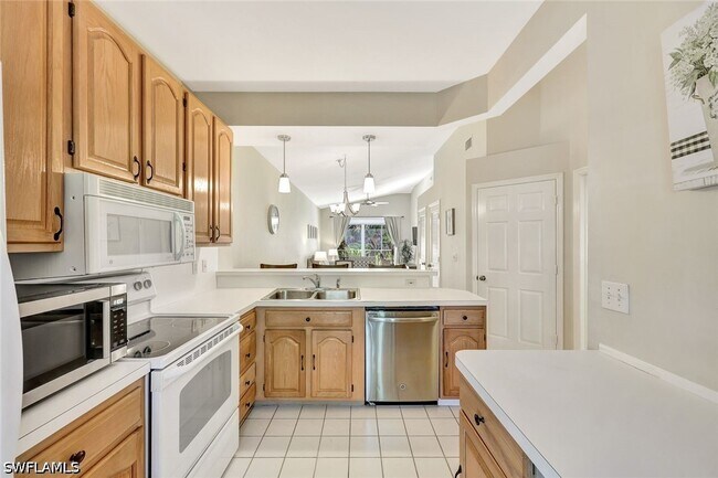 Building Photo - 8228 Twelve Oaks Cir