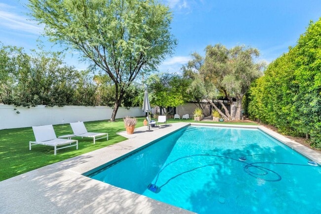 Building Photo - 3335 N Rose Cir Dr