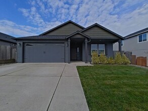 Building Photo - Modern 3 Bedroom House ~ NW Albany ~ Dog Friendly