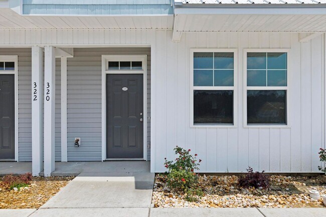 Building Photo - Coastal Townhouse For Rent!
