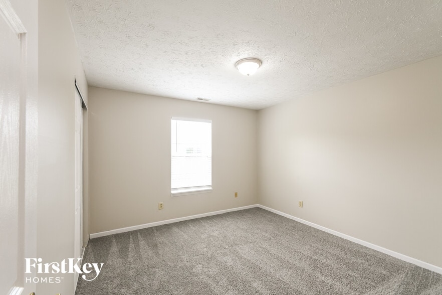 Building Photo - 5815 Victory Ave