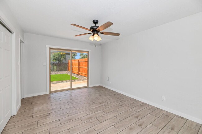 Building Photo - Remodeled 1BR with Private Yard + $250 Gif...