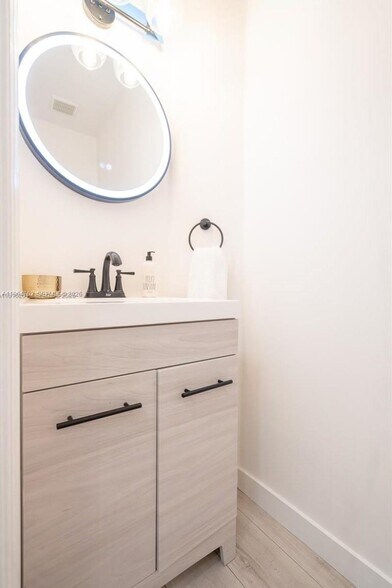 Building Photo - 8760 NW 97th Ave