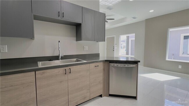 Building Photo - 21 Northwestern Ave