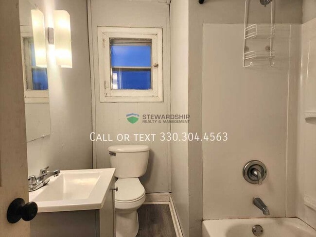 Building Photo - 1628 E Market St