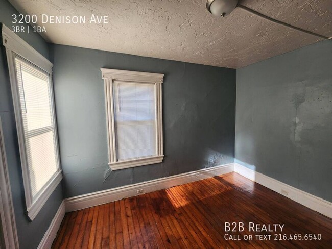 Building Photo - Charming 3-Bedroom Property in Prime Location