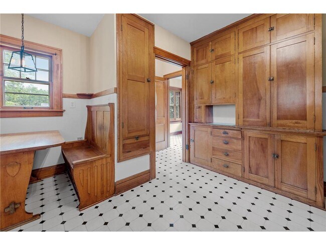 Building Photo - 220 W 40th St