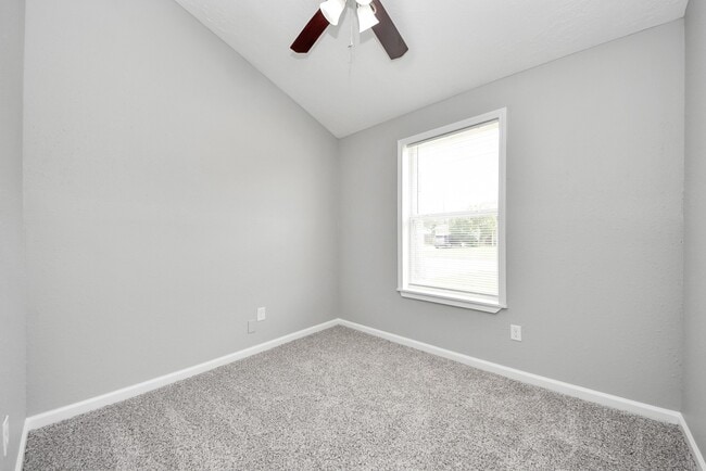 Building Photo - 10603 Thorncliff Dr
