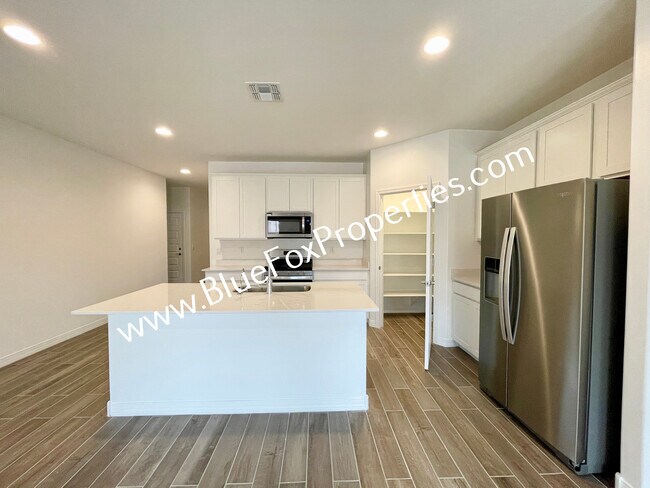 Building Photo - 5542 Coyote Star Rd
