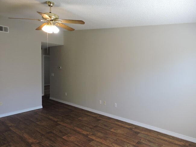 Building Photo - 265 Lindberg St