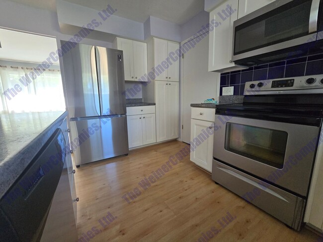 Building Photo - Gorgeous Home in South West Champaign