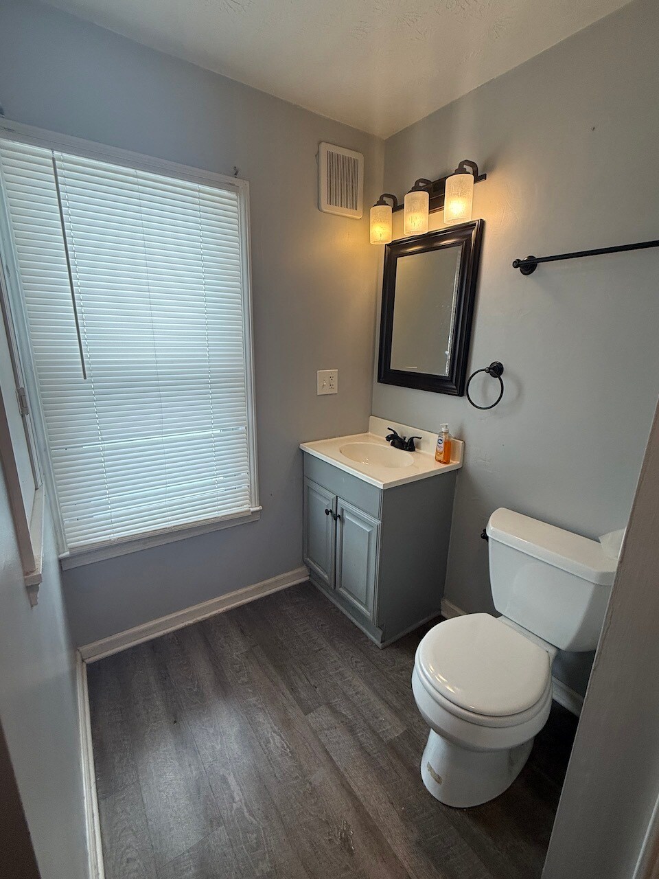 Building Photo - 140 W Union St