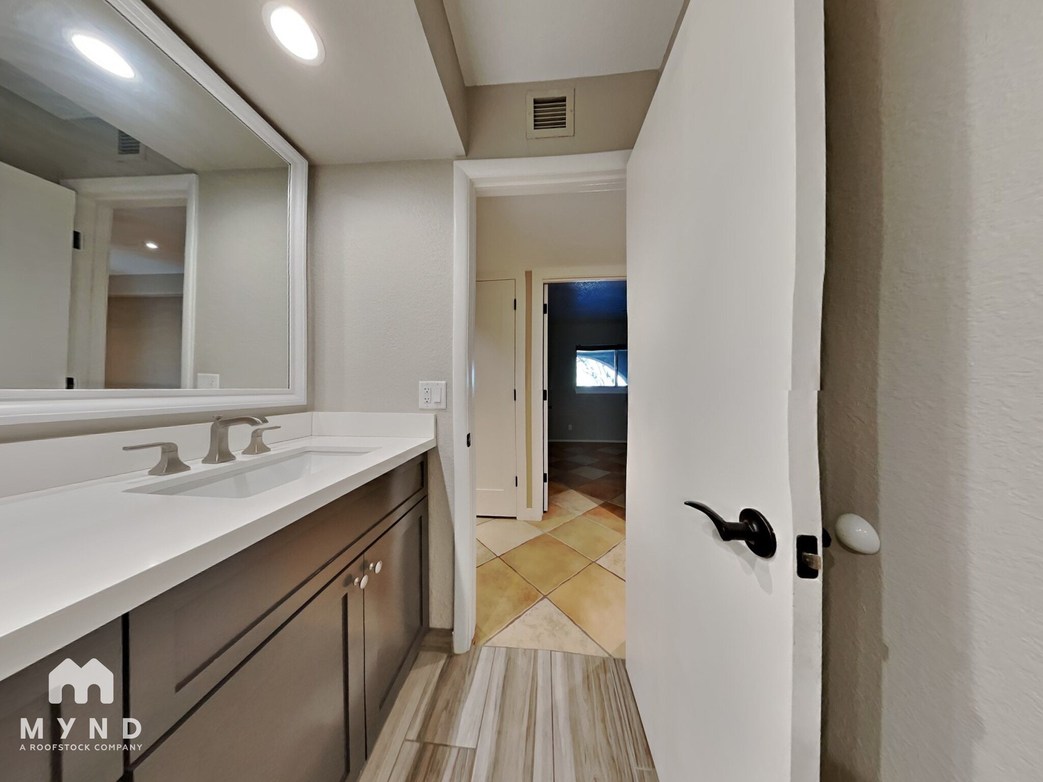 Building Photo - 15811 E Richwood Ave