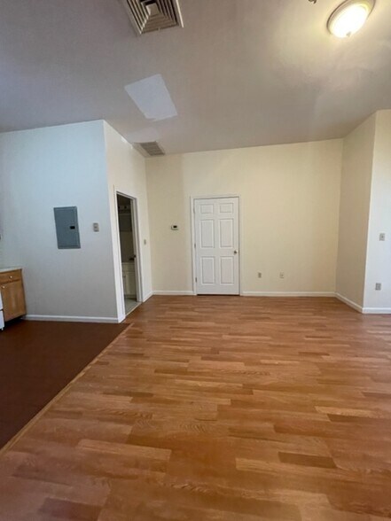 Building Photo - 6 Winter St