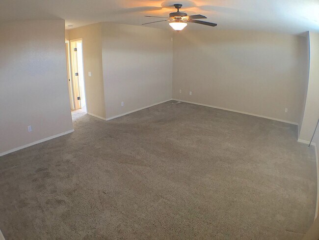 Building Photo - Northeast El Paso/Sandstone Ranch 4 bed Re...