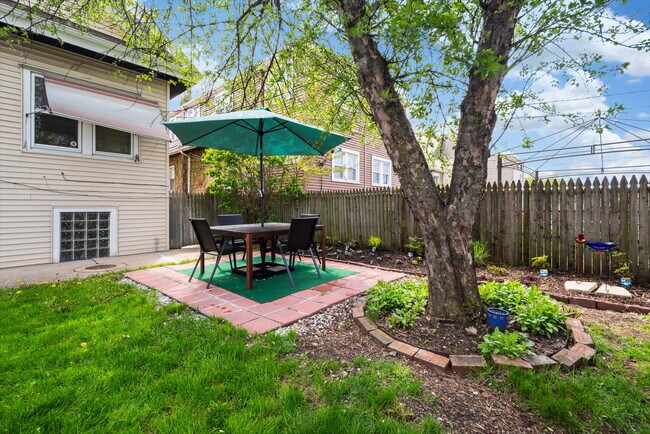 Backyard Patio - 1314 East Ave