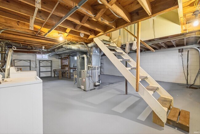 Building Photo - 201 W Church Ln