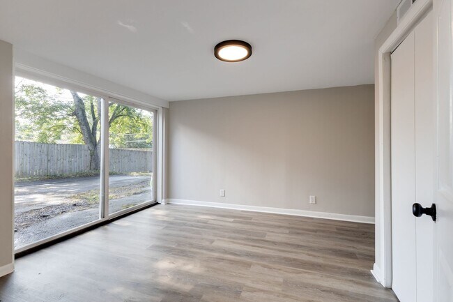 Building Photo - 2313 Sunset Pl