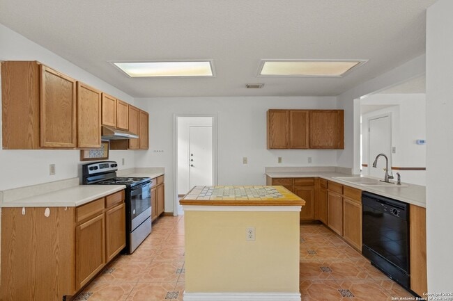 Building Photo - 10138 Sandbrook Hill