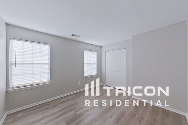 Building Photo - 5105 Aldershot Dr