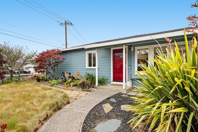 Building Photo - 796 Crespi Dr