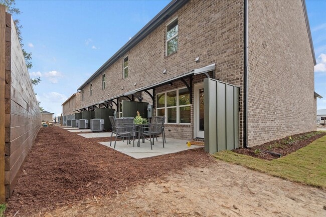 Building Photo - 1300 Twelve Oaks Ln