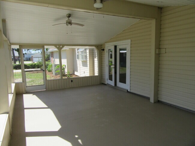 Building Photo - 801 Plantation Way