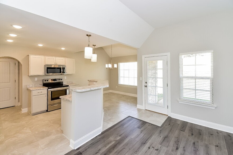 Building Photo - 4645 Spike Ln